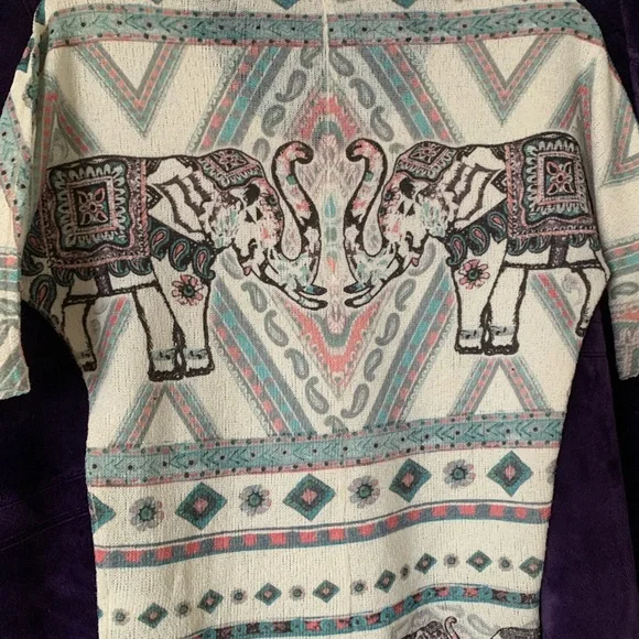Gaze Women’s XS Sweater Elephant Motif Short Sleeve Cream Aqua made in USA - Picture 2 of 4